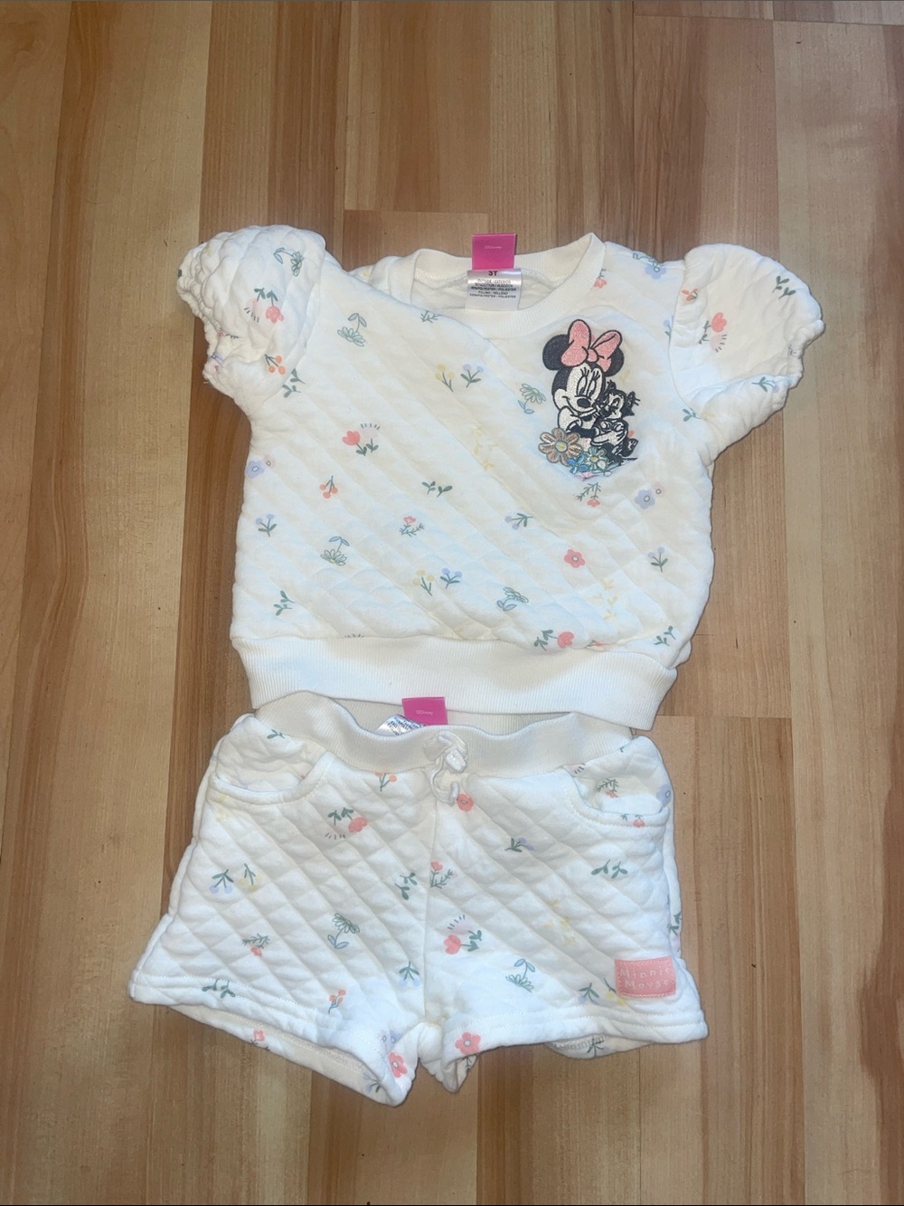 Minnie Mouse Quilted Top and Shorts Set size 3T